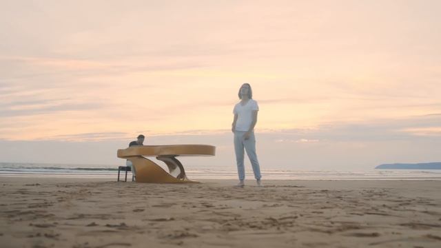 Amaury Vassili - L'hymne à l'amour (Clip Officiel) смотреть онлайн