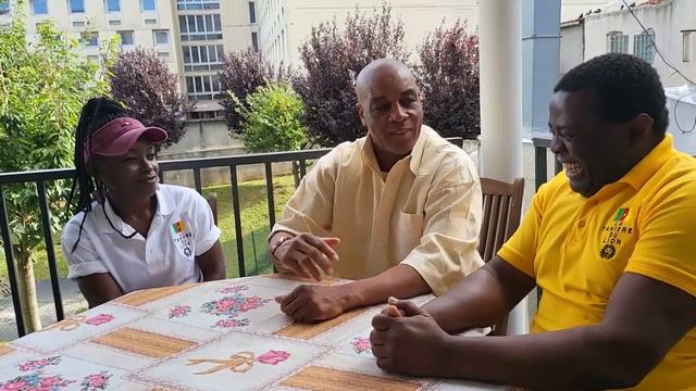 PETITE VISITE DE COURTOISIE A ANDRE KANA BIYIK ...L'UN DES MAITRES DE L'INDOMPTABILISME . смотреть онлайн