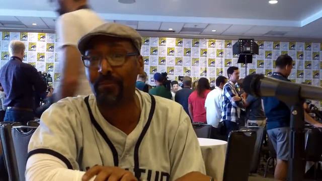 The Flash -- Jesse L. Martin at Comic-Con 2016 смотреть онлайн