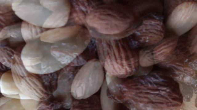 Rozhinkes Mit Mandlen - Carola смотреть онлайн