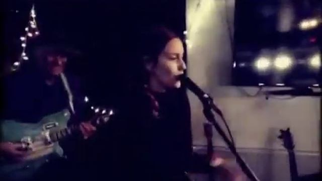Luella - "Jump Baby" , with Tim Carroll & Joe Price on guitar смотреть онлайн