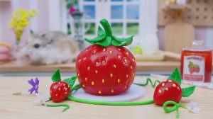 МИНИ КУХНЯ! 🍭 Готовим маленький тортик-клубничку для ХОМЯЧКА🐹 РАДУЖНЫЕ СЛАДОСТИ в ДЕНЬ РОЖДЕНИЯ 🌈