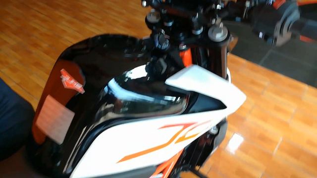 2018 KTM Duke 390 White | Full Specifications | Walkaround смотреть онлайн