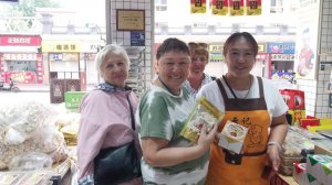 Китай,Бэйдайхэ. Вечер,пешеходная улица. 07 сентября 2024 года.