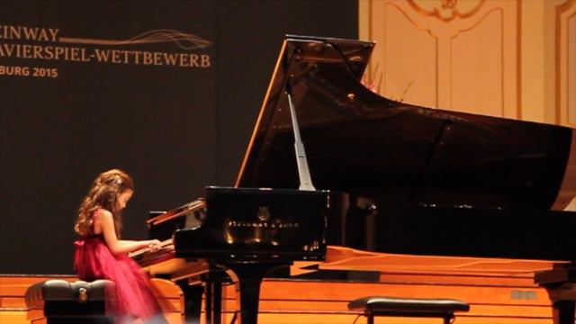 Klara Khomskii, 6 years old - STEINWAY KLAVIERSPIEL-WETTBEWERB 2015 смотреть онлайн