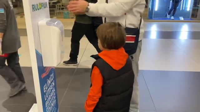 Fatih Selim ile Yusuf tatile gidiyor.Uçak bizi bekliyor.Havaalanı uçak yolu maceraları смотреть онлайн