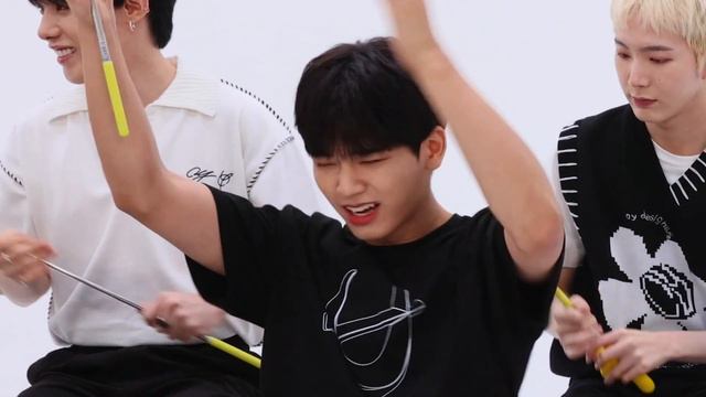 OMEGA X Reveals Their Funniest Member, Worst Chef, And Best Dancer | Superlatives | Seventeen смотреть онлайн