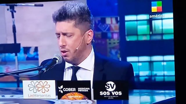 "Bailando en las Veredas" - Raúl Porchetto en Los Mammones смотреть онлайн