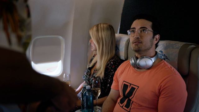 Silicon Valley S06E05 - Dinesh and Gabe on the plane смотреть онлайн