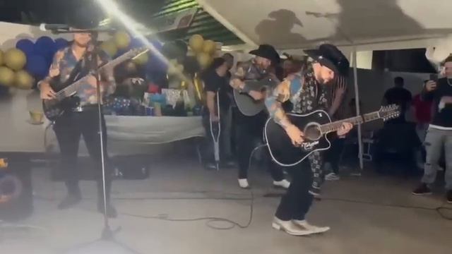 Los plebes de olancho - entre golpes y besos смотреть онлайн