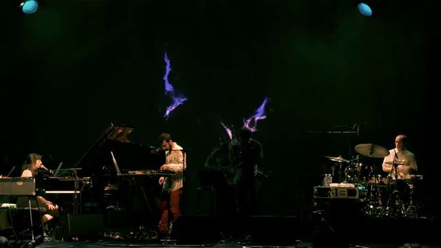 Tigran Hamasyan - Hov arek sarer jan [Shadow Theater] смотреть онлайн