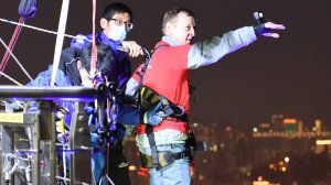 Ночной прыжок с Макао Тауэр. 
The night jump from Macau Tower.Bungee jumping.
