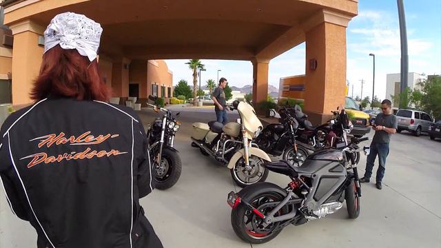 100% Electric Motorcycle Ride on Route 66 w/ Harley-Davidson's Livewire смотреть онлайн