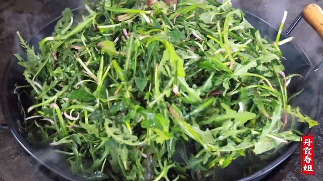 春姐再炒蒲公英茶，历时几天，没有苦味只有茶香，泡水喝好处多多【丹霞春姐】 смотреть онлайн