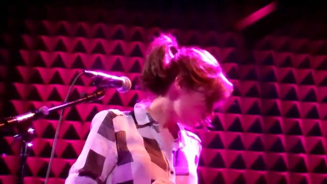 Cristin Milioti- "Call Your Girlfriend" смотреть онлайн