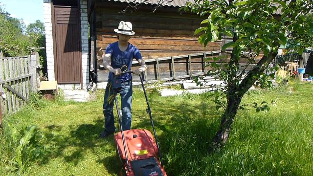 2016 06 03 Никита с газонокасилкой Joined смотреть онлайн