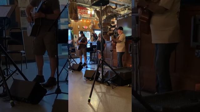 Ron Stevens, Trisha Daniel, and Aaron Miller, “I’ll Stay Here Forever” (R. Stevens) смотреть онлайн