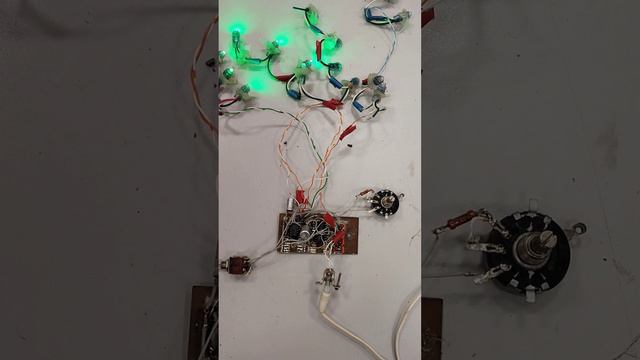 Переключатель светодиодов на К155ТМ8 смотреть онлайн