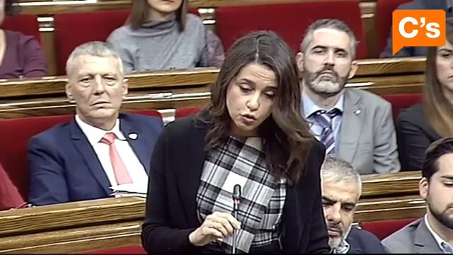 Ines Arrimadas. Pregunta a president Puigdemont sobre sus prioridades смотреть онлайн