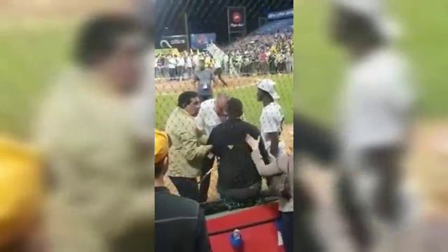 Los Mejores Pleito Del Béisbol Dominicano смотреть онлайн