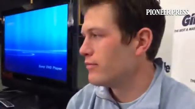 Ryan Suter shaving and working on a Gillette commercial. смотреть онлайн