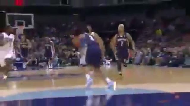 Michael Kidd Gilchrist goes to the rack for the dunk смотреть онлайн