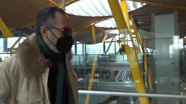 Jaime de Marichalar huye de las preguntas de la prensa sobre Victoria Federica смотреть онлайн