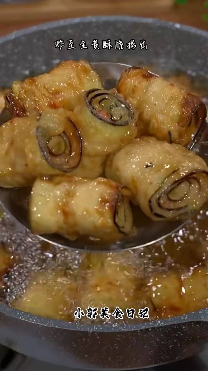 Жареные рулетики из баклажанов с мясом смотреть онлайн