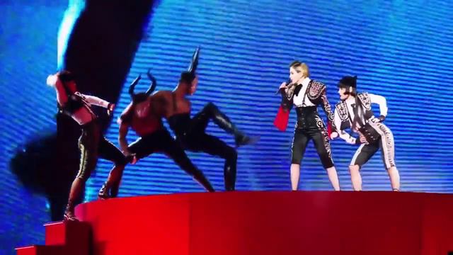 Living For Love - Rebel Heart Tour - by SHOWTIME смотреть онлайн