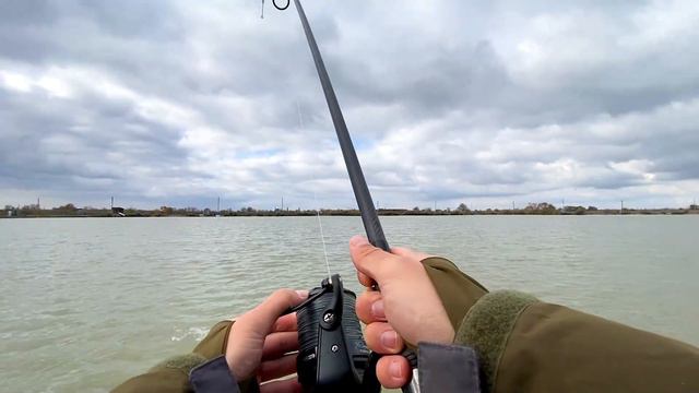 УХ ДАВИТ , НЕ МОГУ ПОДНЯТЬ. ЛОВЛЯ КАРПА В ПЕРВЫЕ ЗАМОРОЗКИ НОЯБРЯ, Carpfishing