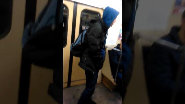 Минское метро парень читает рэп смотреть онлайн