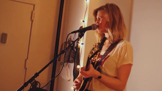 Emily Browning at our Secret Show in Brooklyn смотреть онлайн