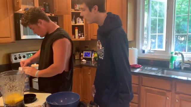 Term 4, Nik and Brandon's Kitchen: Mango Cream смотреть онлайн