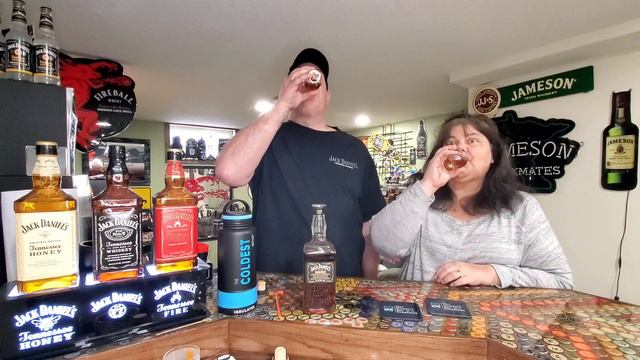 Review of Jack Daniel's Bonded смотреть онлайн