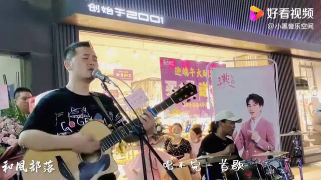 周传雄的经典《黄昏》让人沉醉！小伙不仅鼓打的棒唱歌也非常好听 смотреть онлайн