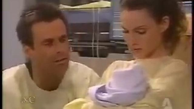 Kendall finally holds Spike for the first time. смотреть онлайн