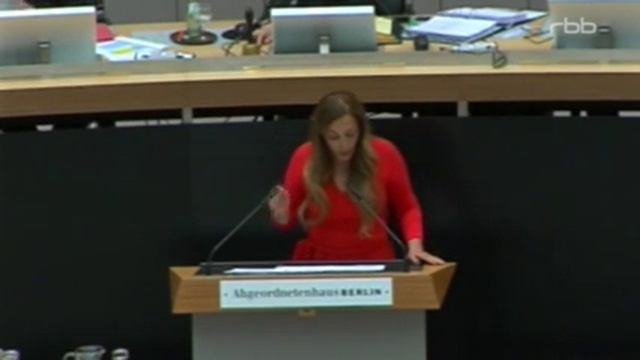 81. Sitzung des Berliner Abgeordnetenhauses - geflüchtete Frauen - Evrim Sommer (Die Linke) смотреть онлайн