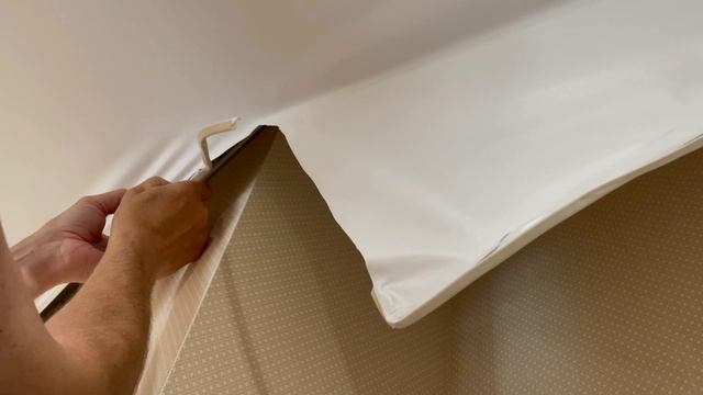 Ремонт натяжного потолка после пореза. смотреть онлайн