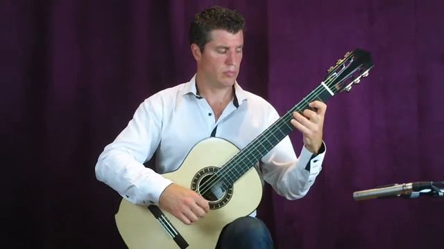 Emmanuel Rossfleder plays El noi de la mare Miguel Llobet guitar by Martin Blackwell смотреть онлайн