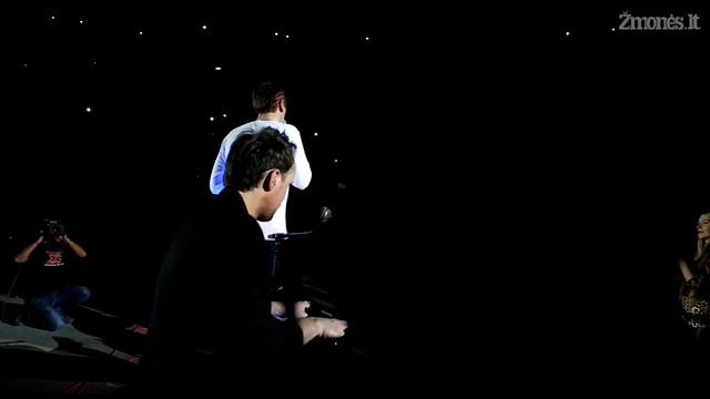 Marijonas Mikutavičius dainuoja žiūrovei iš salės смотреть онлайн