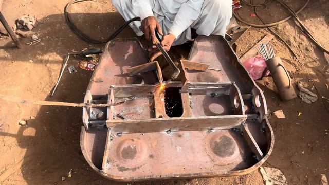 Ломаем круизный лайнер и делаем седельно-сцепное устройство полуприцепа из высокопрочных корабельных смотреть онлайн