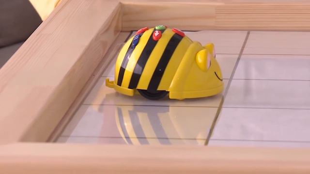 Лого-робот Пчелка Bee-Bot смотреть онлайн
