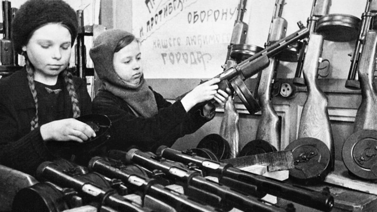 "Они трудились не жалея своих сил в тылу: Как они помогли выиграть войну?" #Победа #ГероиТыла #ссср смотреть онлайн