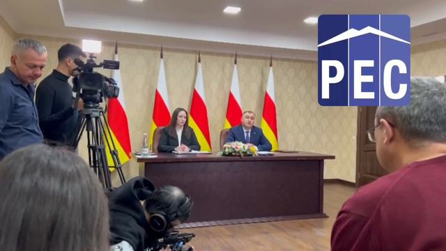 Алан Гаглоев сообщил о поступлении в цхинвальский бюджет 284 млн рублей из России смотреть онлайн