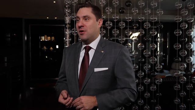 Behind the Scenes with Cliff Atkinson, General Manager Mandarin Oriental, Las Vegas смотреть онлайн