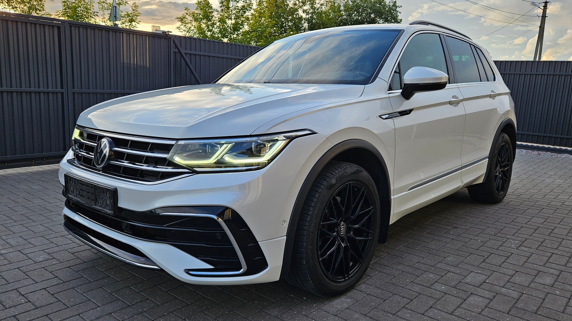 Tiguan R-Line 2021 м.г.! 4Motion 2.0 TDI 200 л.с.! Webasto, кожа, камера, IQ.Light, подогревы и т.д. смотреть онлайн