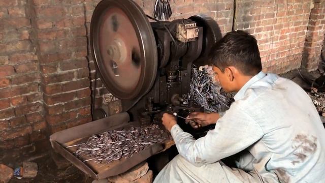 Процесс массового производства ножниц на фабрике. смотреть онлайн