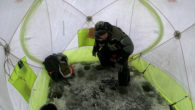 Ловля корюшки на финском заливе. Шпунты. Мороз. Ловля на мормышки ручной работы. Рыбалка в палатке смотреть онлайн