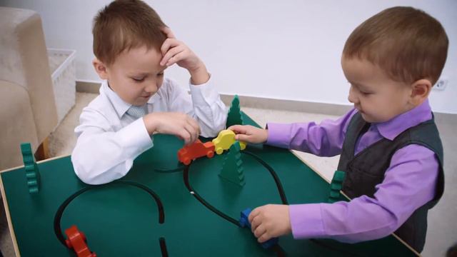 OrangeBaby Бизикуб "Дружная семья" и Лабиринт "Самый ловкий" смотреть онлайн