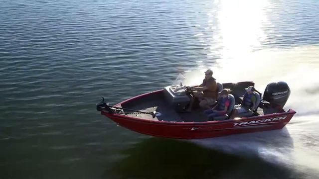 TRACKER Boats: 2017 Pro Guide V-16 SC Deep V Fishing Boat